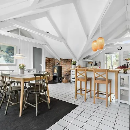 84152-ebeltoft-jaettevej-9 *